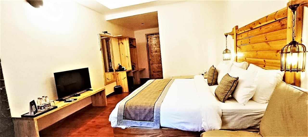 Welcomheritage Tarangi Ramganga Resort Marchula Esterno foto